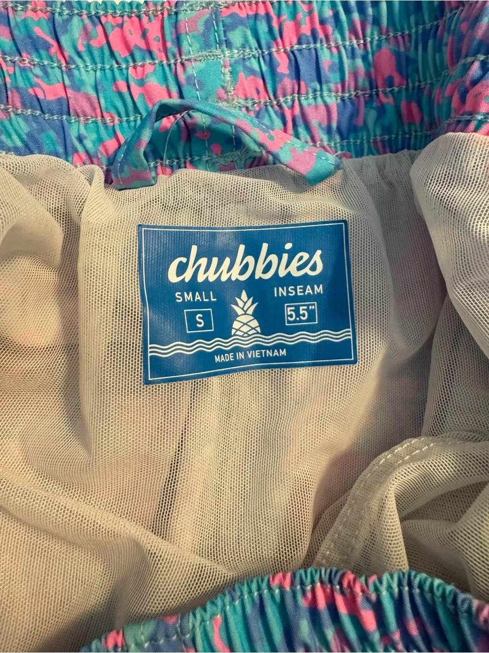 Chubbies Men’s Swim Trunks 5.5” Inseam Size Small Pink Blue Teal Print Lined